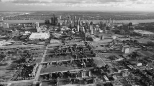 https://static01.nyt.com/images/2014/12/07/opinion/sunday/exposures-detroit-slide-L6QT/exposures-detroit-slide-L6QT-videoSixteenByNine1050.jpg
